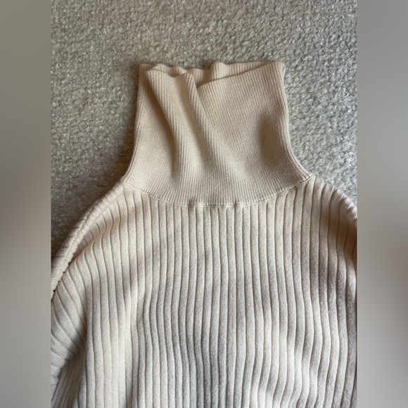 Women's Cream Ribbed Knit Set - Picture 3 of 8